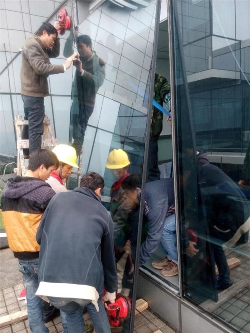 幕墙装饰工程:现代城市的美学符号