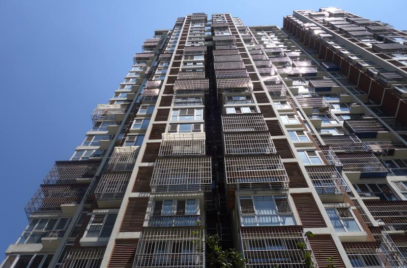 凤城玻璃幕墙:城市的“新皮肤”与绿色建筑的桥梁